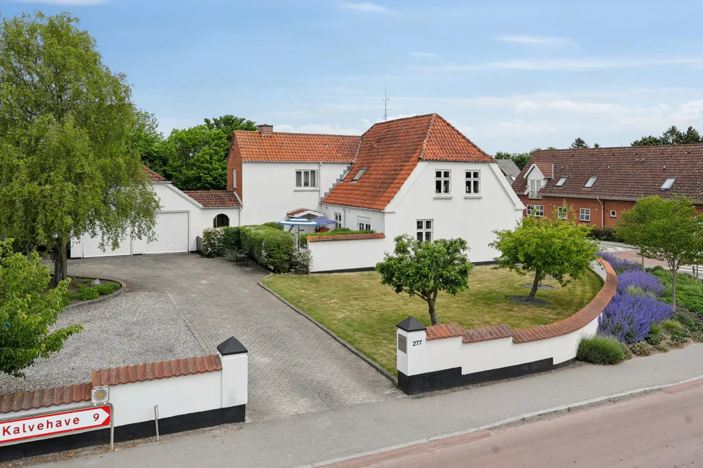 Õhuvaade - Classical Townhouse with Garden in Mern