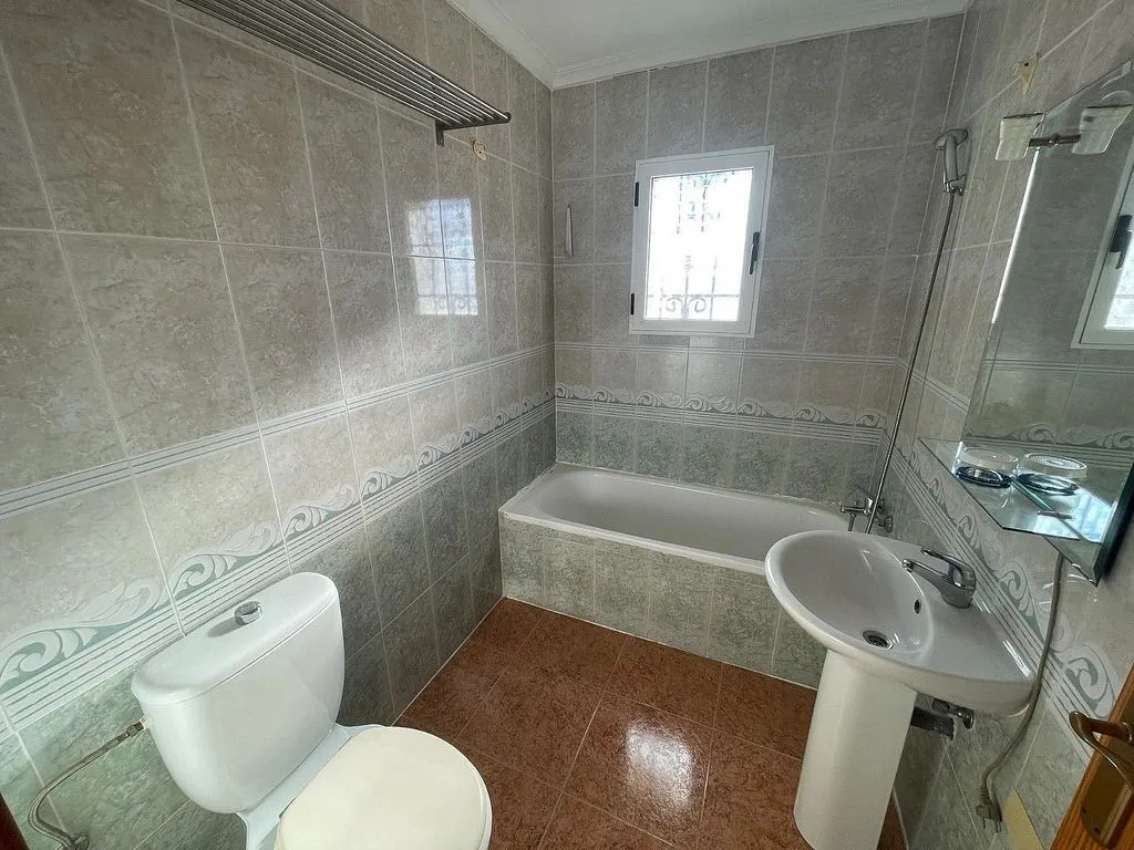 Salles de bain - Terraced House with Pool in La Herrada