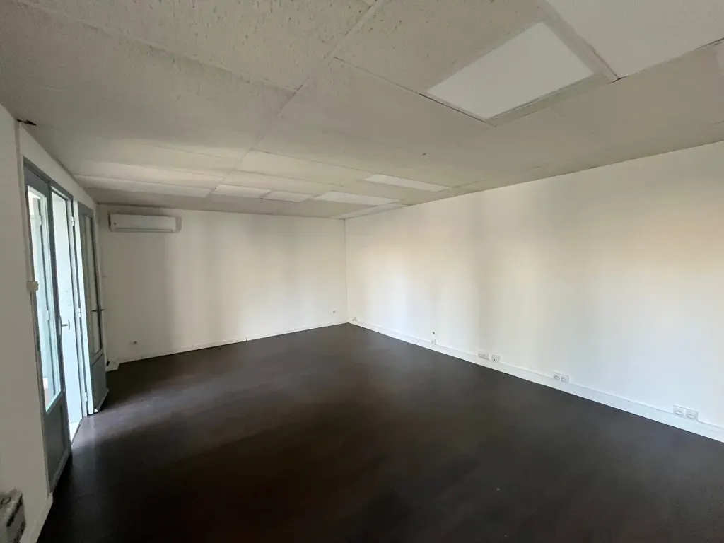 Pièces - Bureaux Climatisés au Centre de Saint-Denis