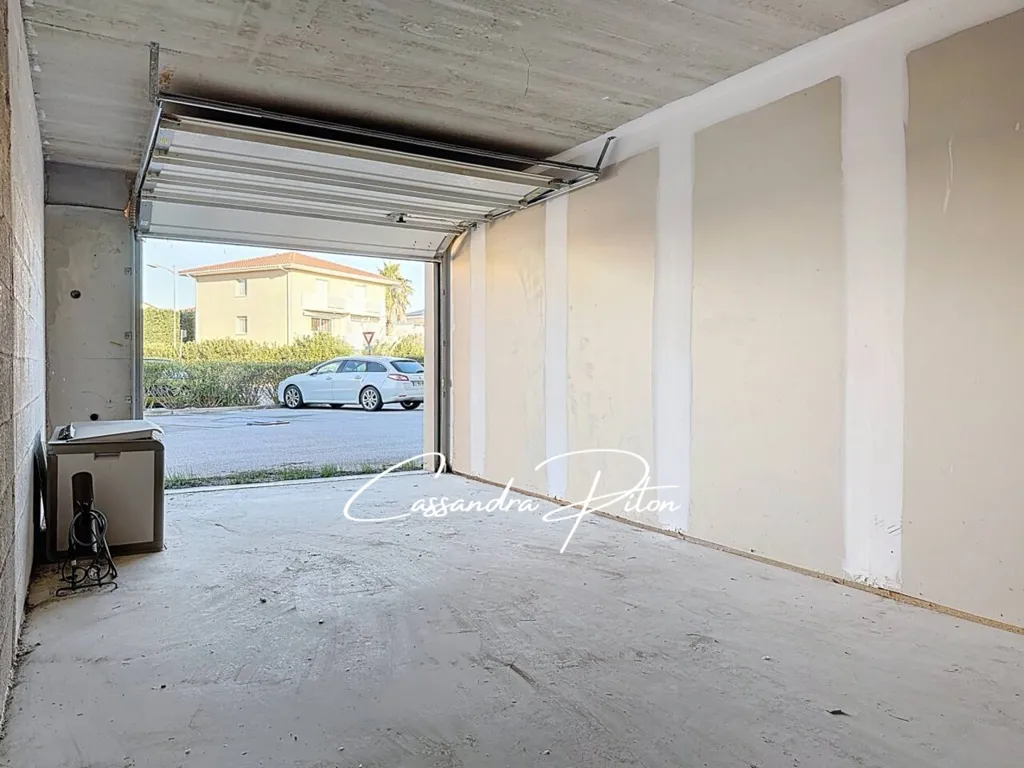 Garage - Box de Parking à Sainte-Marie-la-Mer
