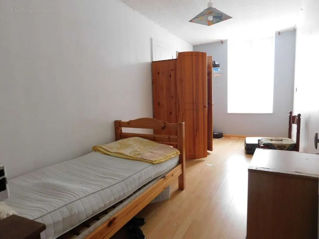 Chambres - Immeuble avec 2 Logements à Rambervillers