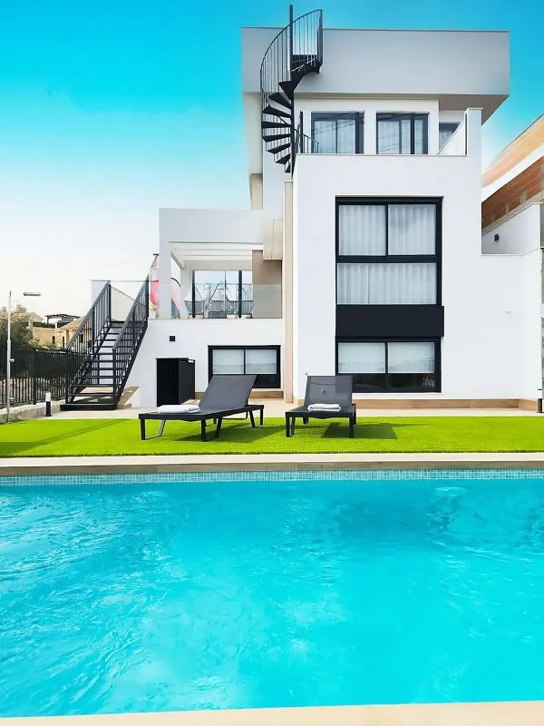 Bassein - Modern Mediterranean Chalet with Golf Course View in Algorfa