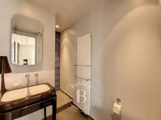 Salles de bain - Appartement de Luxe avec Vue Tour Eiffel à Paris 7ᵉ