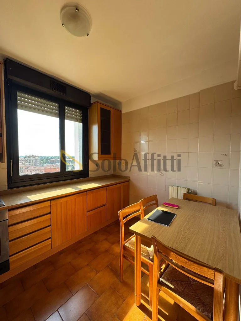 Cuisine - Spacious 4-Bedroom Apartment in Santa Viola