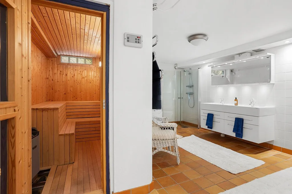 Salles de bain - Classic Villa with Parkett Floors in Kalmar