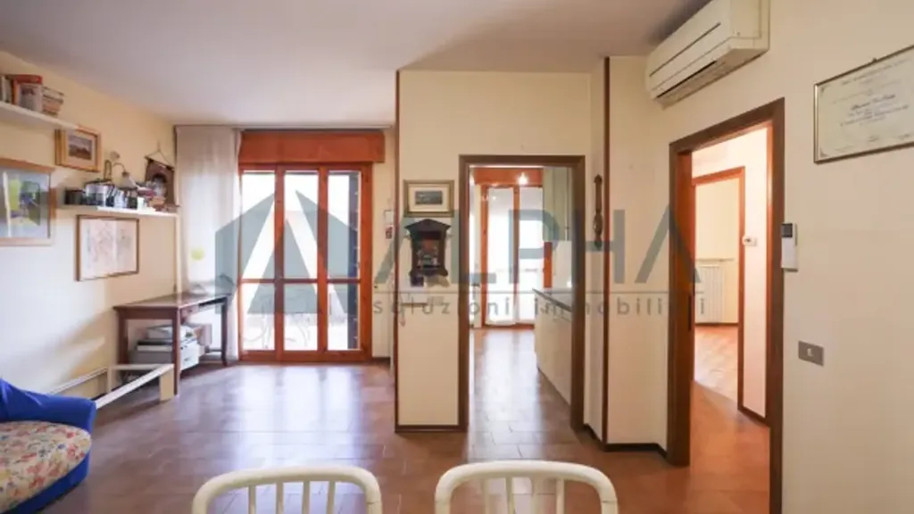 Entrée - Trilocale with Balcony and Veranda in Cesena