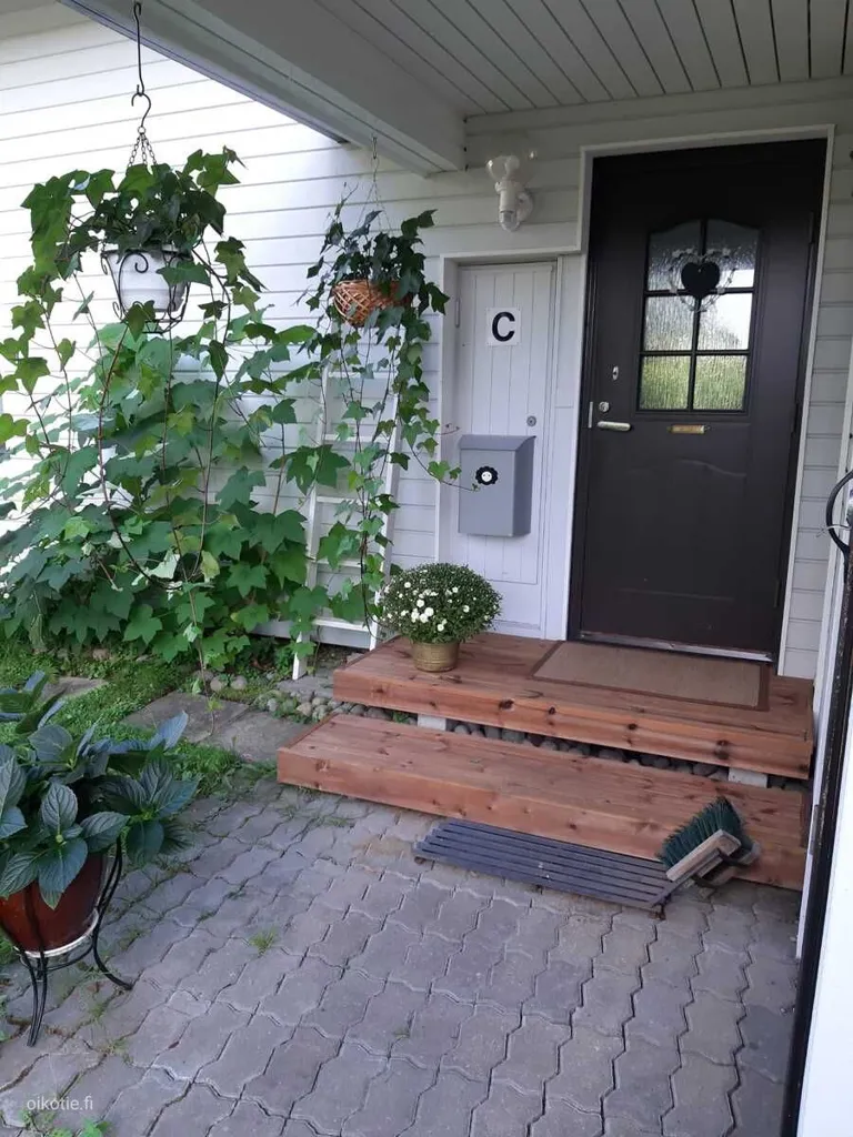Esik - Well-Maintained Terraced House with Sauna in Helsinki