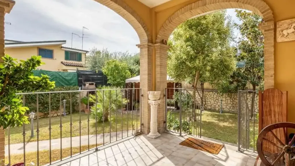 Terrasse - Villa with Garden in Guidonia Montecelio