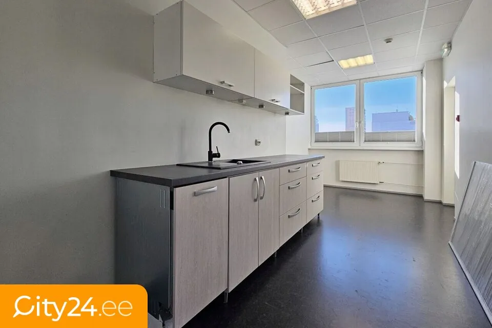 Studio - Spacious Office with Free Parking in Tallinn Centre