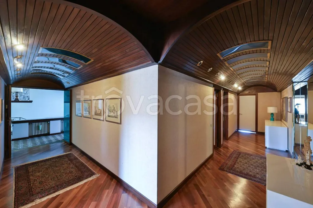 Esik - Villa with Private Garden in Gozzano