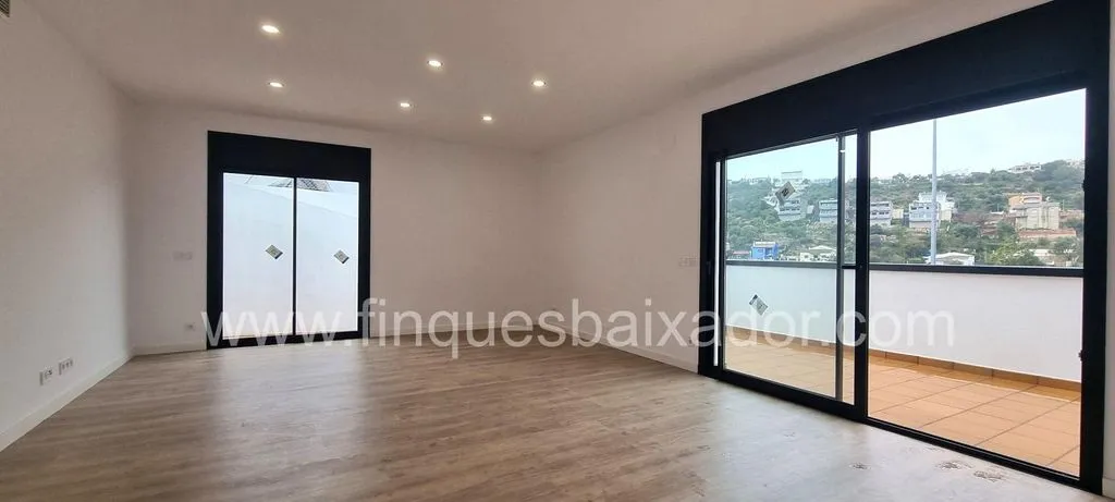 Toad - New Build House with Pool in Segur de Calafell