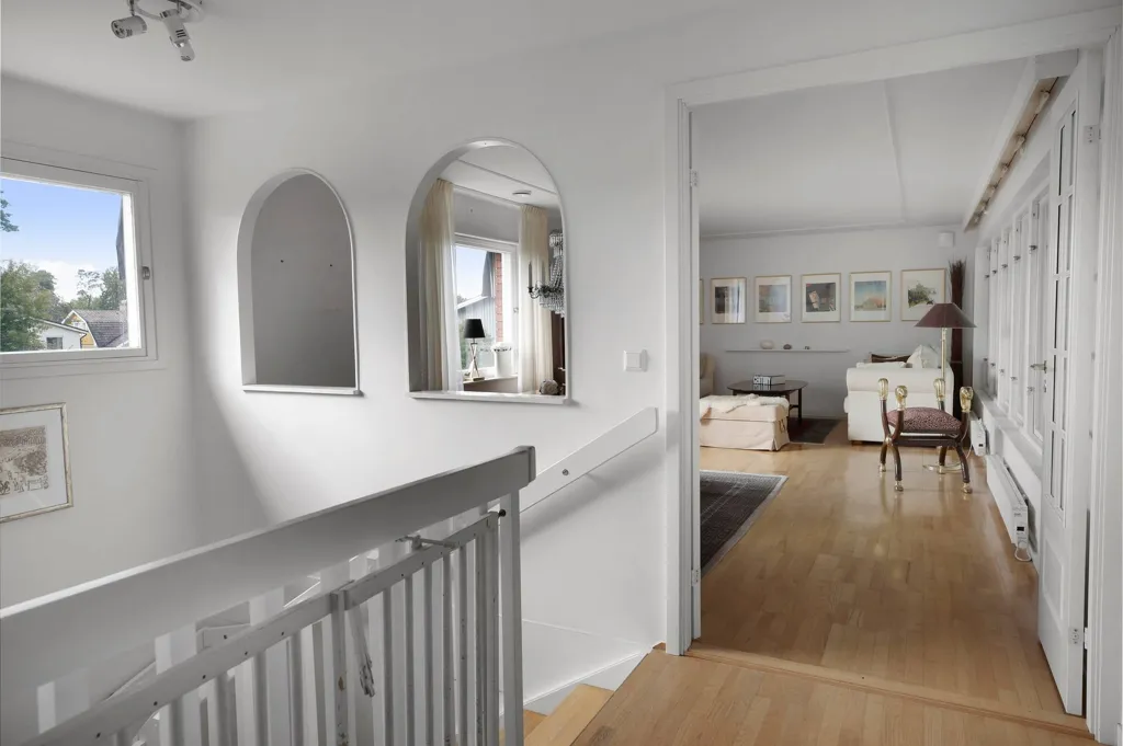 Entrée - Two-Storey Villa with Pool in Upplands Väsby