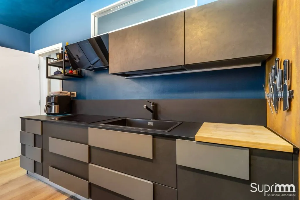 Cuisine - Restored Apartment with Private Courtyard in Turin