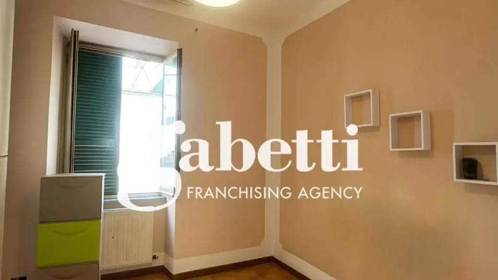 Chambres - Monolocale with Dual Aspect in Centocelle, Rome