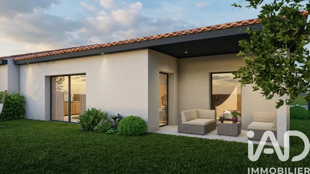 Villa with Private Garden in Pia