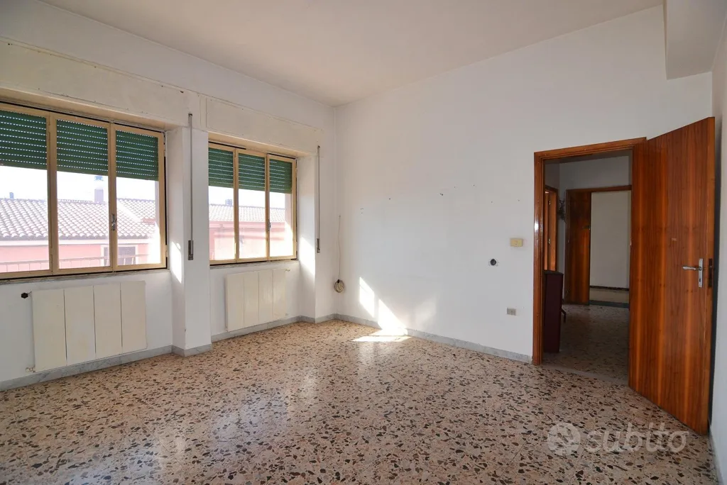 Pièces - Spacious First-Floor Apartment in Sertinu, Macomer