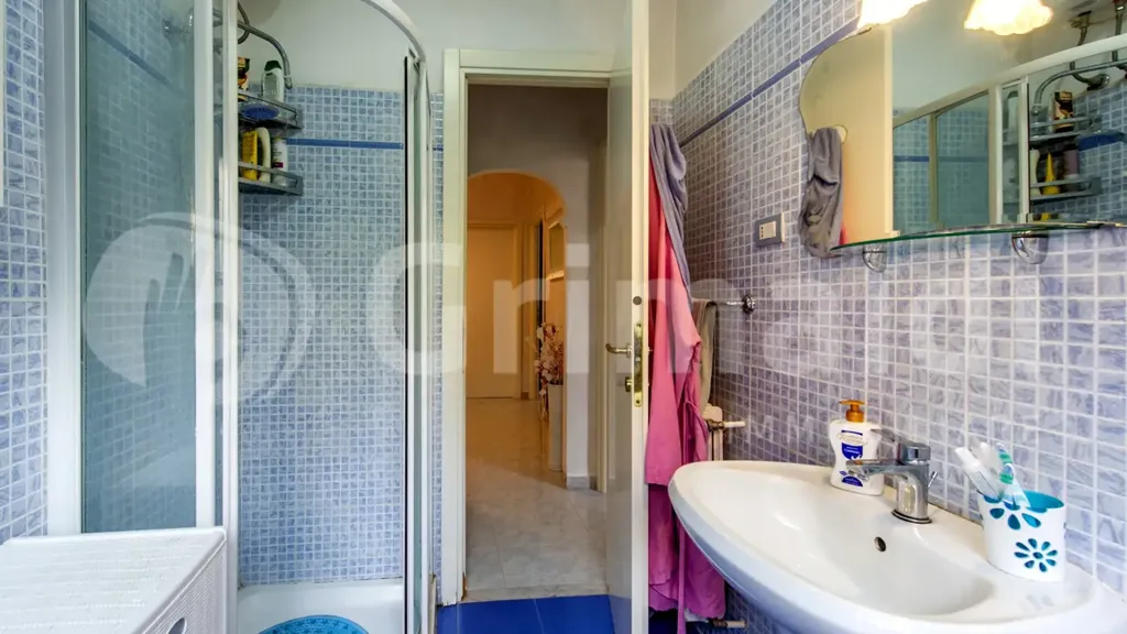 Salles de bain - Rear-Facing Apartment with Balconies in Rome