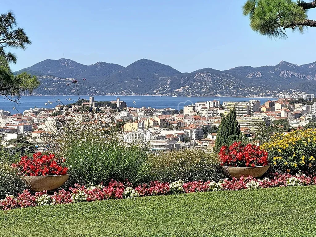 Appartement avec Vue Mer et Piscine à Cannes