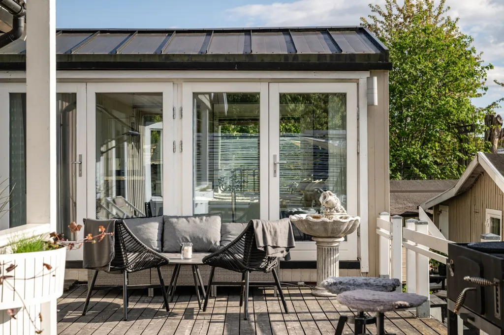 Terrasse - Three-Unit Property with Garden in Stäket