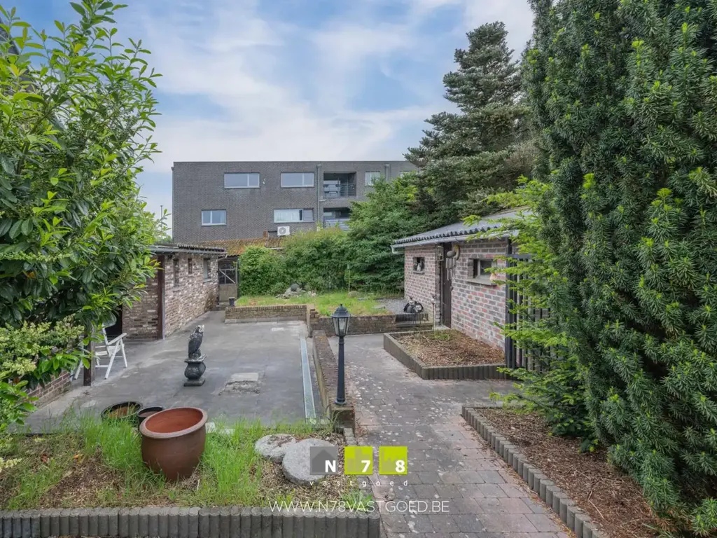 Aed - Renovatable Detached House with Garden in Maasmechelen