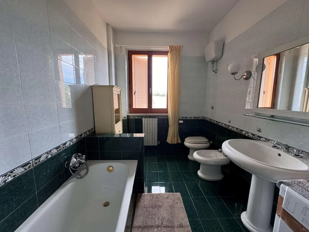 Bathrooms - Independent House with Garden in Castelfidardo