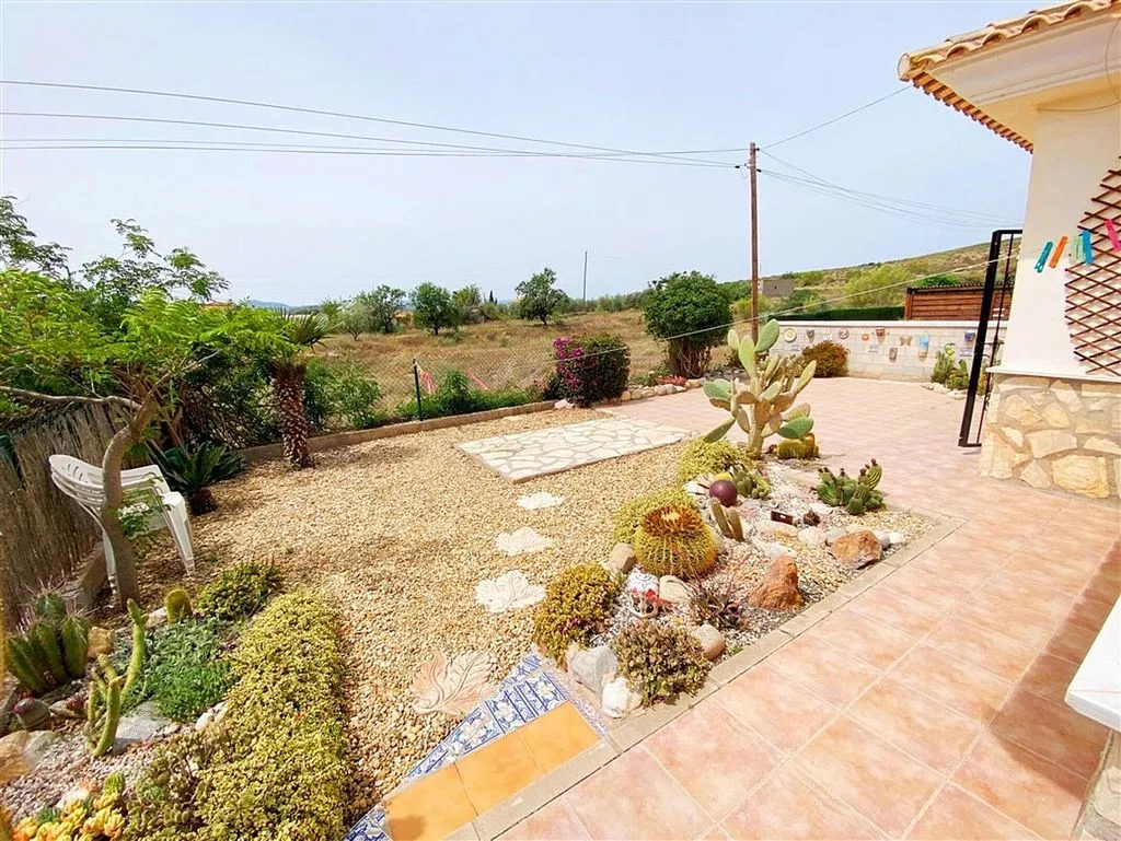 Jardin - Spacious Adjoined Villa with Terrace in Zurgena
