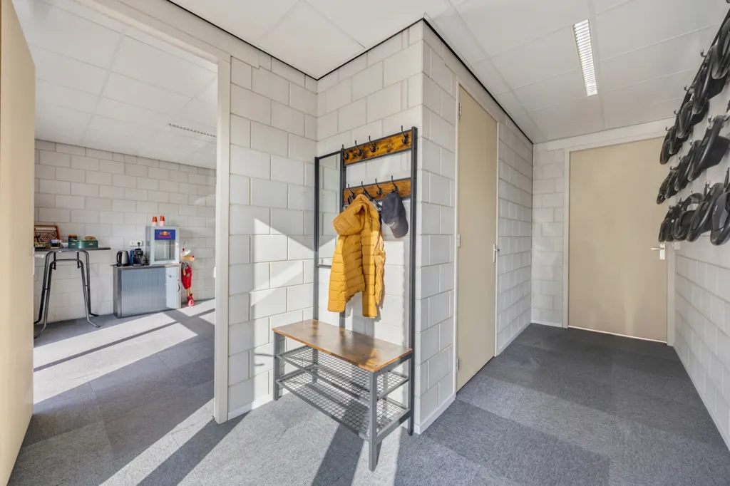 Esik - Detached House with Business Hall in Breda