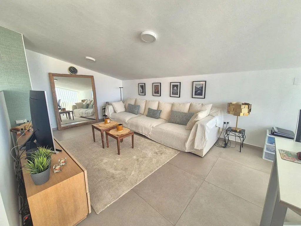 Salón - Ático duplex con terraza en Carrer de l'Estatut Valencià