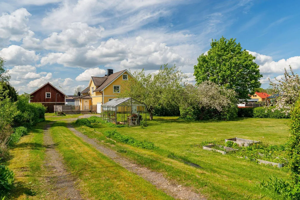 Aed - Family Villa with Workshop in Varnhem