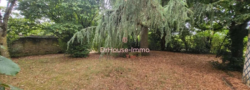 Giardino - Constructible Plot with Existing Garage in Martigné-Briand
