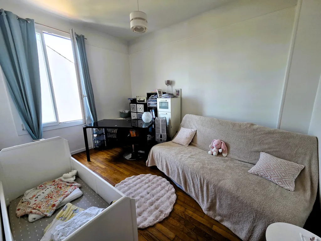 Chambres - Maison Individuelle avec Hauteurs de Plafond à Savigny-sur-Orge