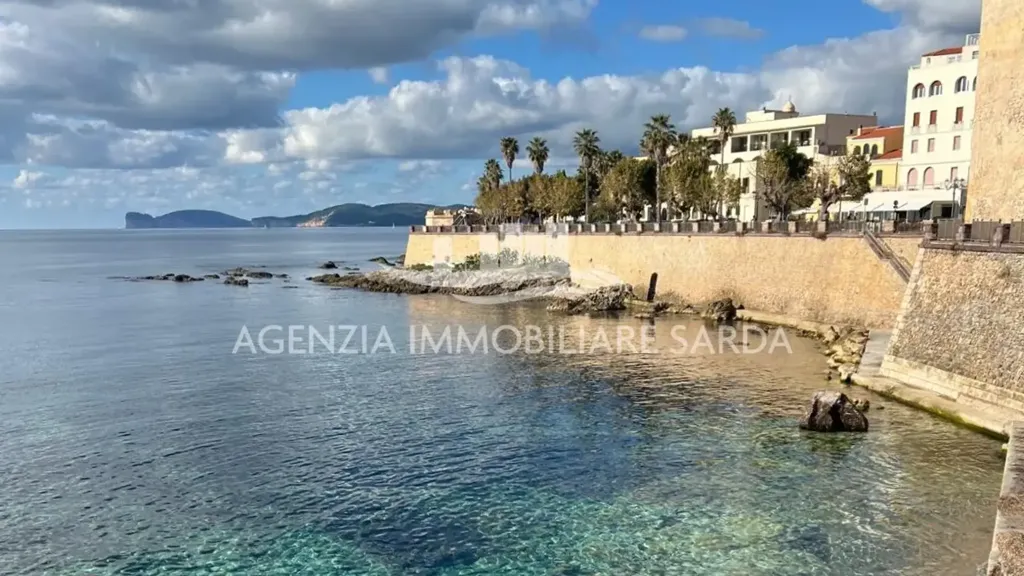 Terrasse - Villa with Seafront Potential in Alghero