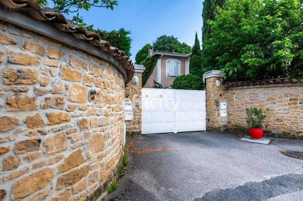 Välivaade - House with Pool in Saint Rambert le Haut