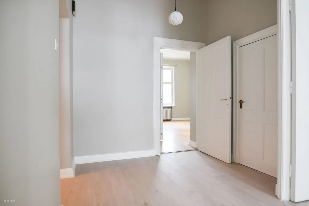Entrée - Bright Apartment with Historic Charm in Turku Centre