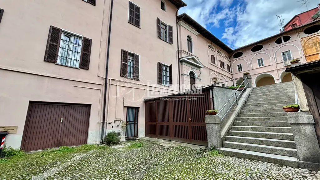 Välivaade - Triplex with Private Garden in Biella Centre