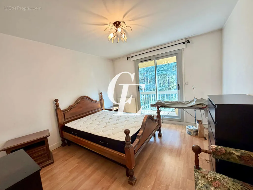 Bedrooms - 4-room apartment in Saint-Etienne