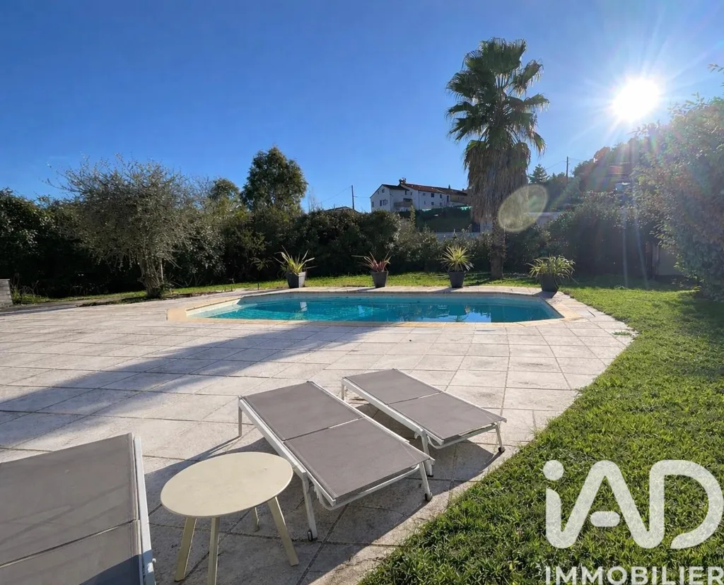 Pool - Traditional House with Pool in Pégomas