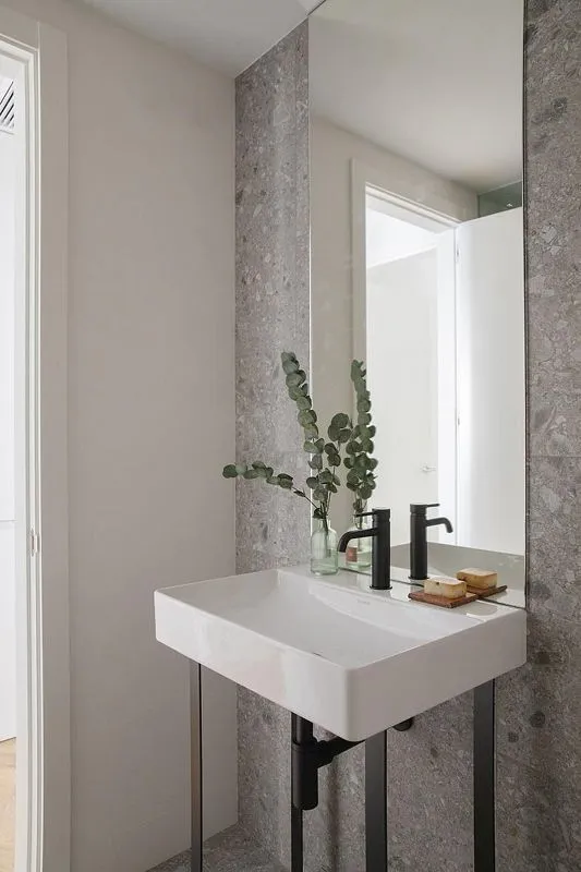 Bathrooms - Apartment with Pool in Chamberí, Madrid