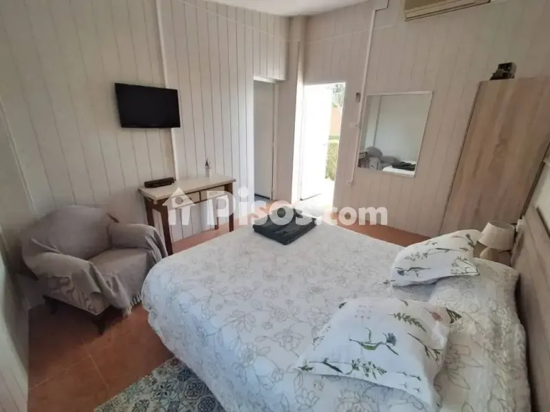 Magamistoad - Licensed Villa with Pool in Bítem