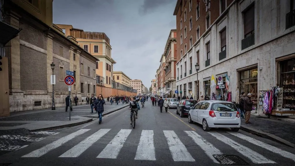 Luxury Apartment with Double Aspect in Borgo Pio, Rome