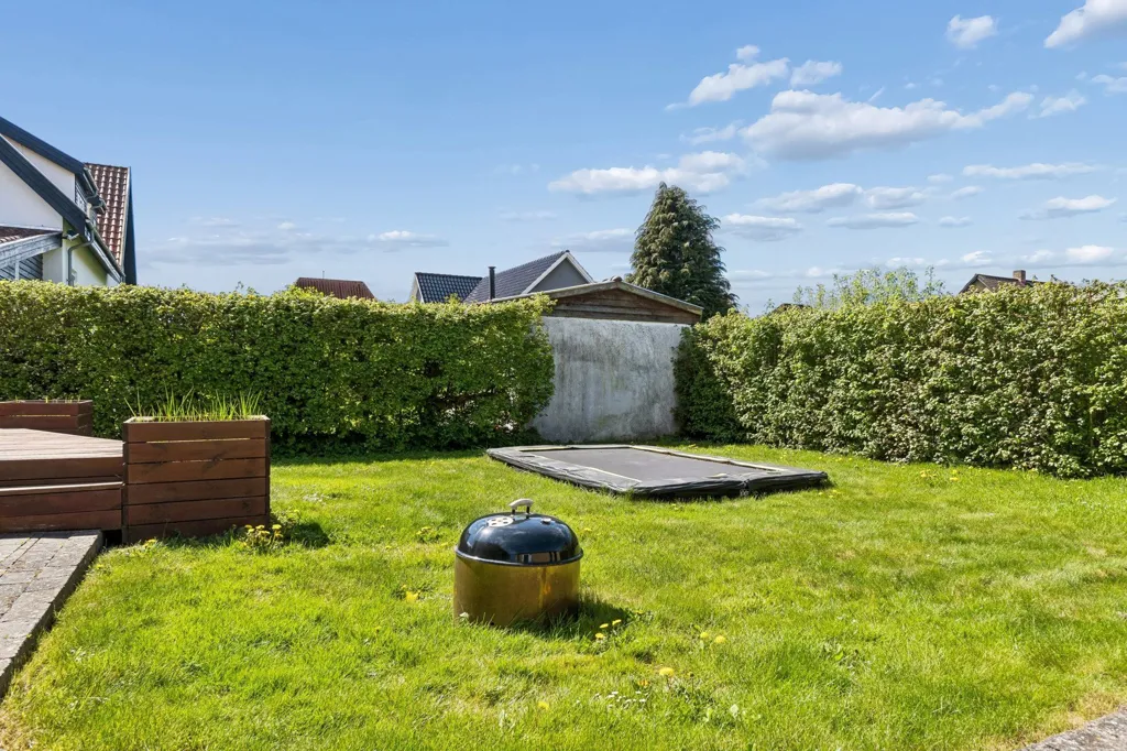 Aed - Fenced Villa with Garden in Næsby, Odense N