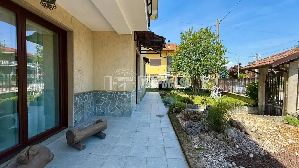 Terrass - Bifamiliar Villa with Garden in Ciriè