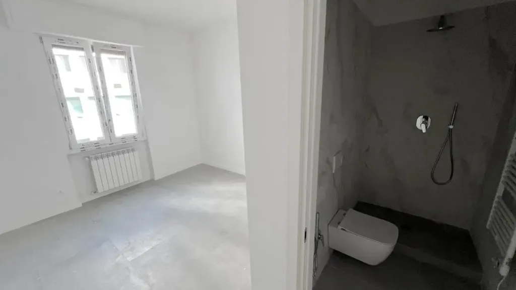 Salles de bain - Rearranged Apartment with Double Bathroom in Florence