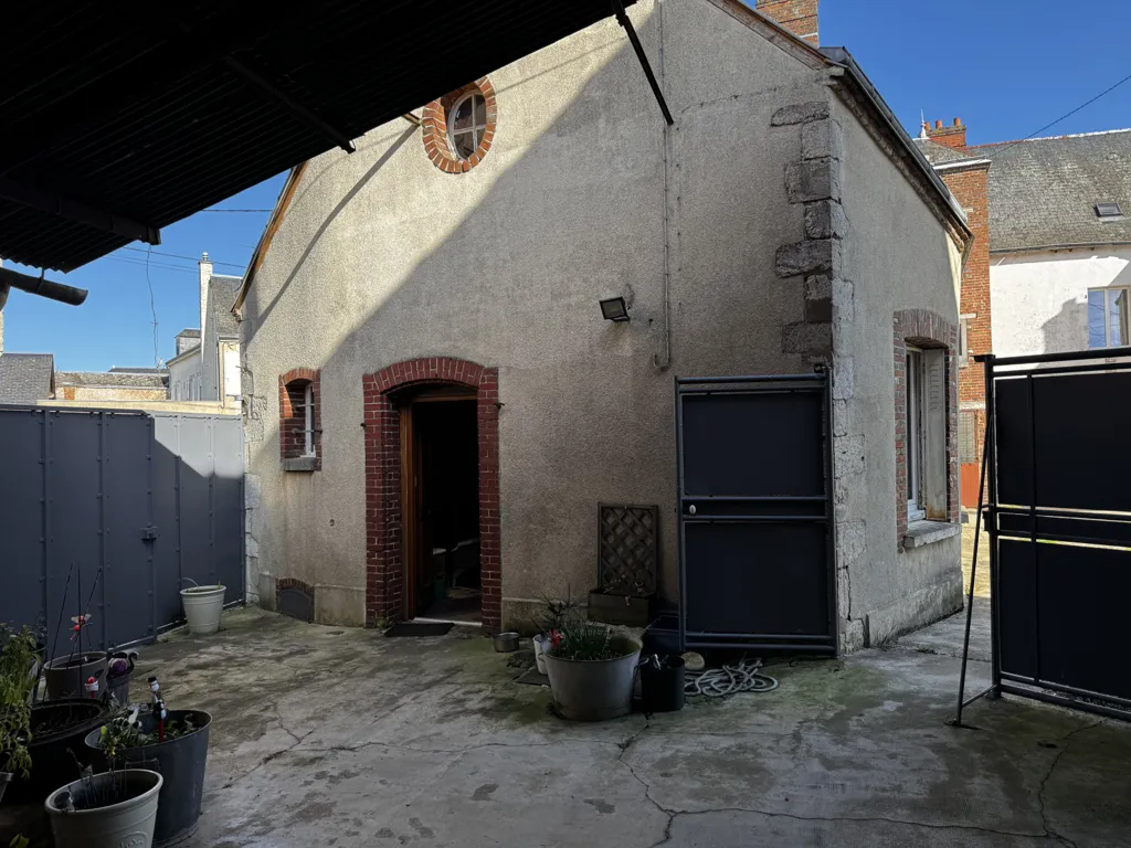 Garden - 3-Unit Apartment Building in Voves