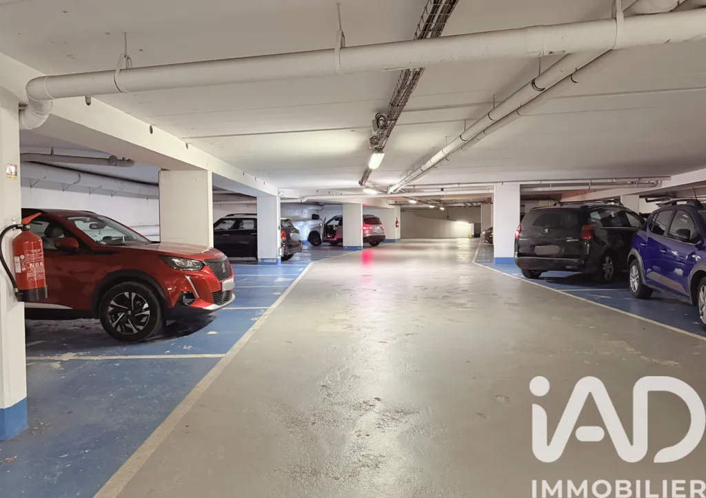 Garaaž - Secure Parking Space near Colombes Centre
