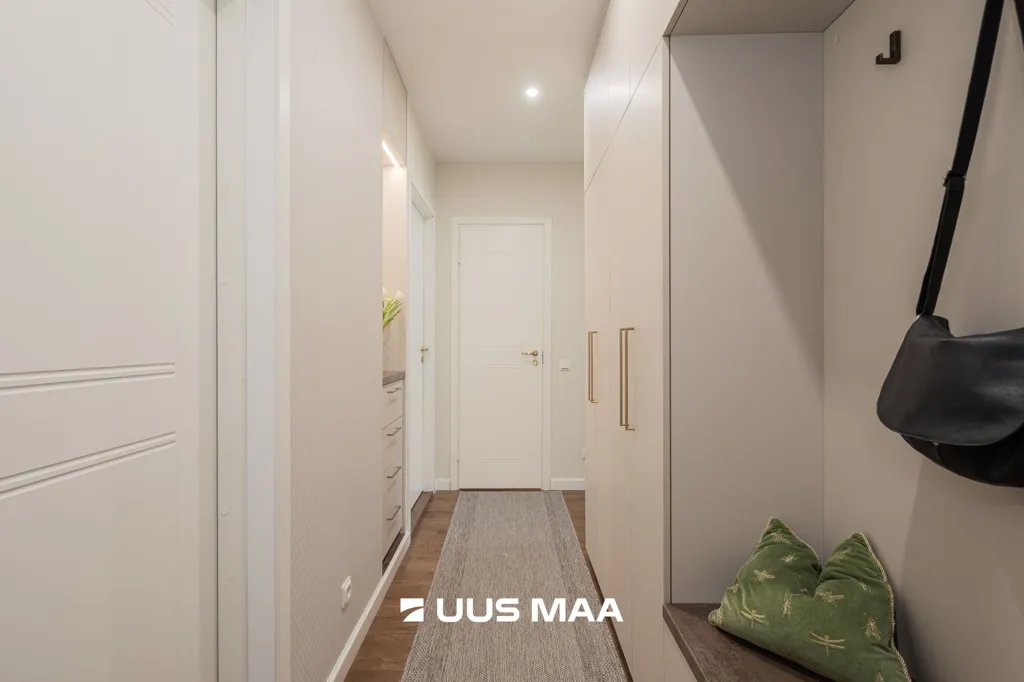 hallway_entrance