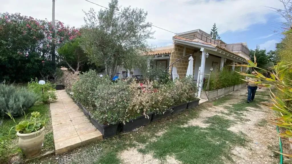 Aed - Villa with Sea View and Private Beach in Avola