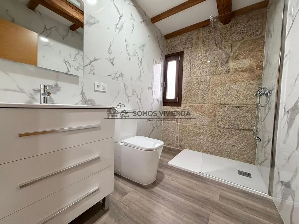 Salles de bain - Reformed Stone Chalet with Garden in Punxín