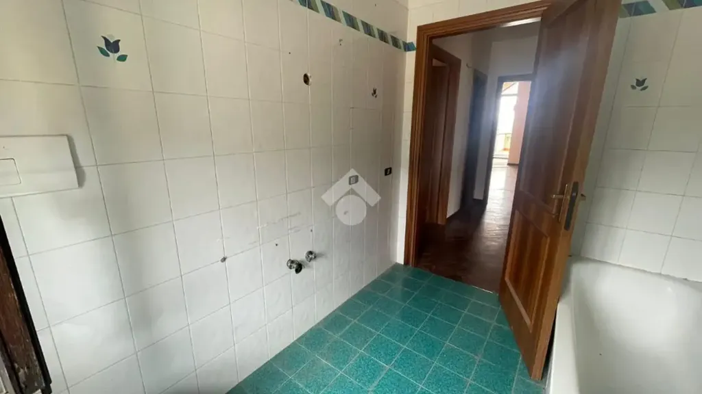 Salles de bain - Attic Apartment with Terrace in Terni