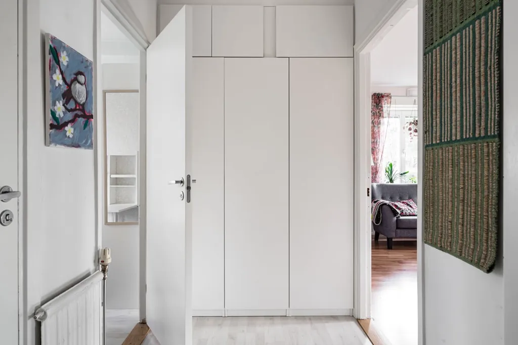 Esik - Efficient 1960s Flat with South-West Balcony in Solberga